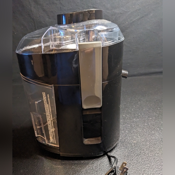 New 400 Watt Fruit And Vegetable Juice Extractor/Juicer, Compact Design, Black - Picture 7 of 12